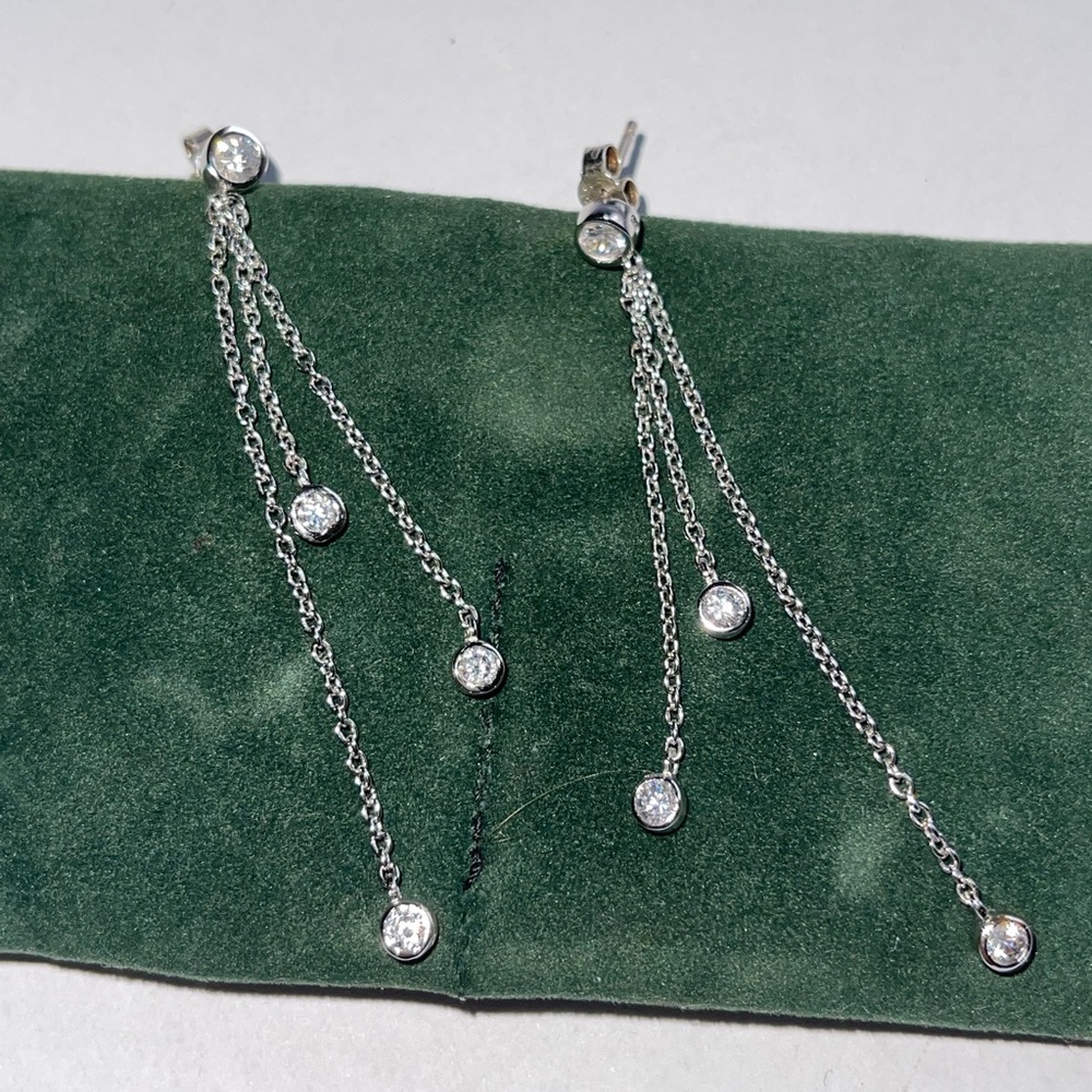 Dangle drop earrings